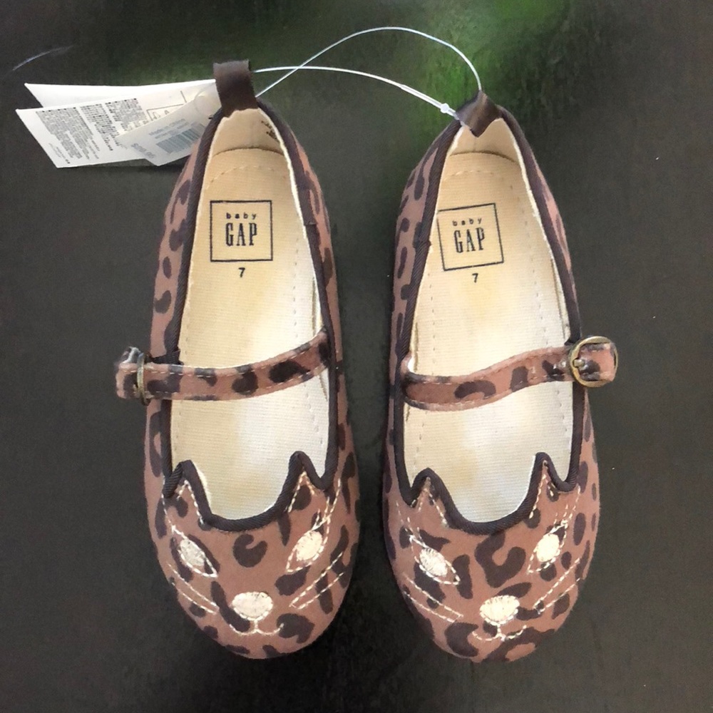 Adorable cat flats